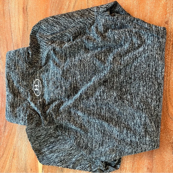 *NWT Under Armor Female Qtr Zip - Medium - Picture 5 of 7